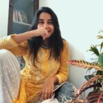 Prajakta Koli Instagram - It’s GO-GO-GO day!💛So grateful for today! #Weeeee