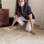Prajakta Koli Instagram - Stay home and clean! #PassThePochhaChallenge THANK YOU @beyounick @ashishchanchlani @bhuvan.bam22 @beerbiceps @kushakapila @ayush007 @viraj_ghelani @mipalkarofficial @mallikadua @shaniceshrestha @nikkkhil @carryminati @abishmathew @sumukhisuresh @therajatcode ♥️ love you!!