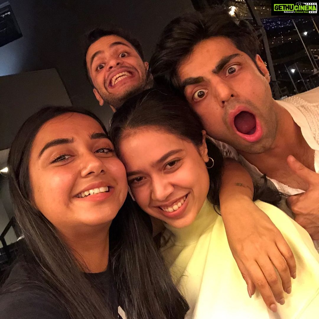 Prajakta Koli Instagram - My dear dear @akvarious has a beautiful play called ‘What Planet Are You On?’ AND I INSIST that you watch it! They are performing today at Prithvi at 6pm and 9pm. Please go watch it you’re gonna laugh and smile and fall in love with it! You can buy tickets at the venue! ♥️ 📷- @originalpiece_ ♥️🤗