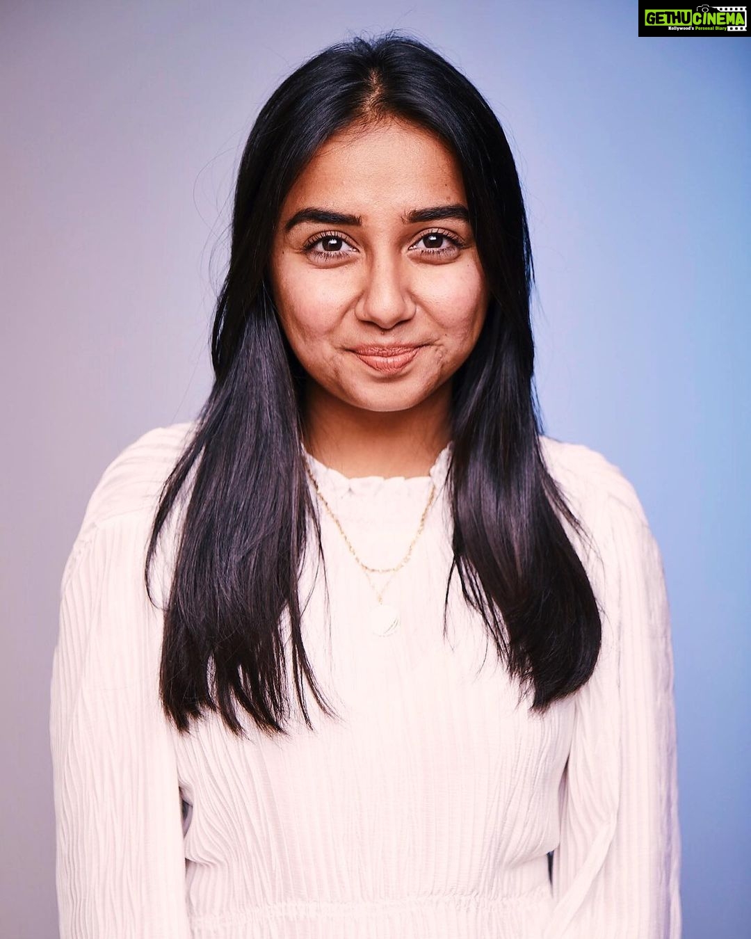 Prajakta Koli Instagram - After dropping the trailer of #PrettyFit, I am So proud to announce that I will be a part of another YouTube Originals Docu-Series about Girls Education with @michelleobama !!!! And the fact that I get to do this with power ladies @lizakoshy and @_thembemathe as a #CreatorsForChange Ambassador just makes it that much amazing! Thank you for giving me this life! #Grateful The series come out in March 2020! ♥️ 📷- @tvguidemagazine @josh_fogel