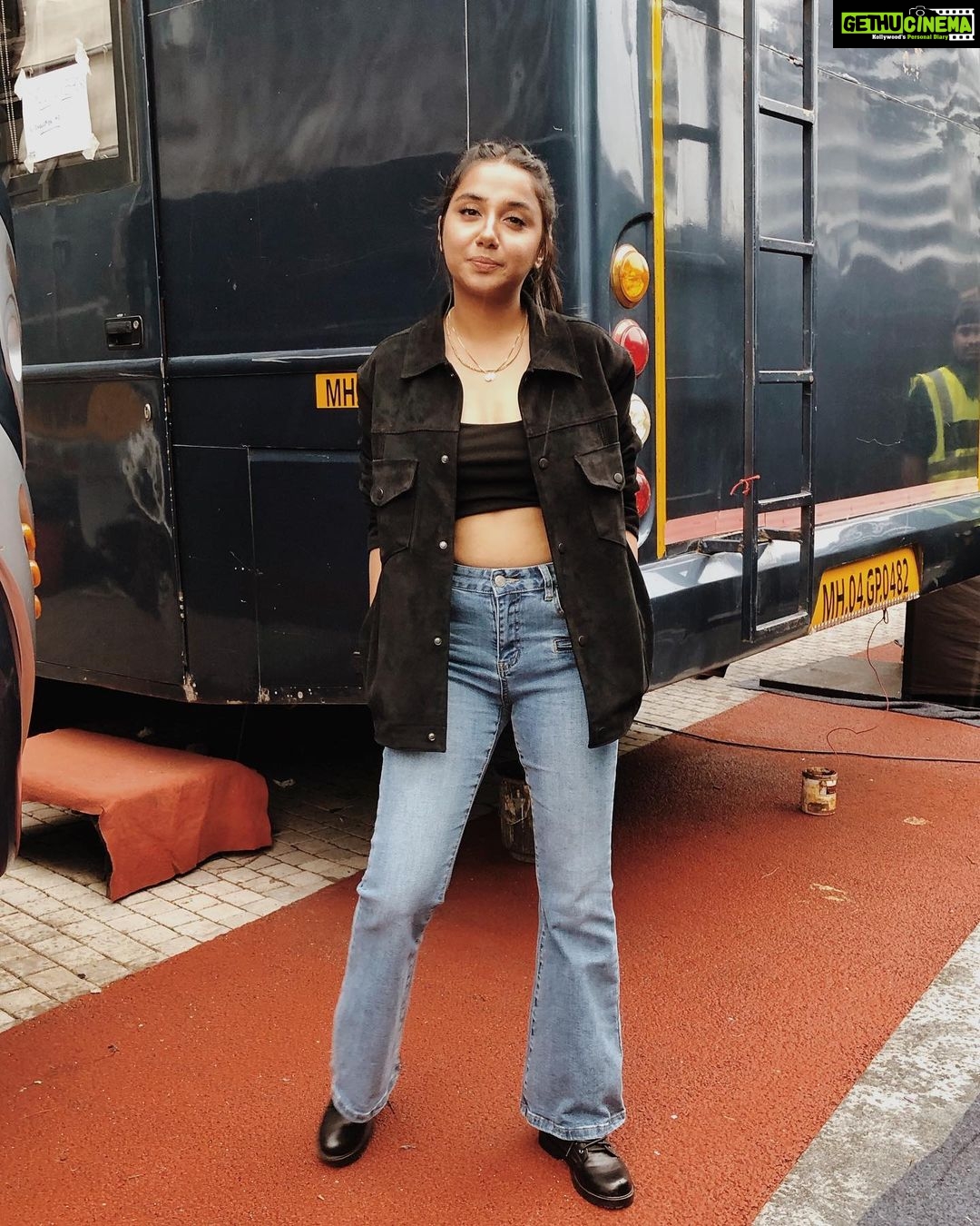 Prajakta Koli Instagram - Ready to hug your eyeballs out, @socialnationnow !!! Coming at you! #HappyPuppy Styled by @shreejarajgopal ♥️ Makeup by @shaanmu ♥️