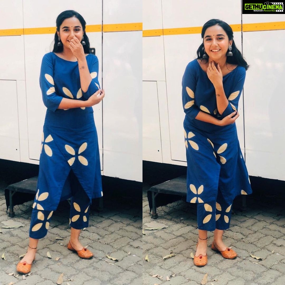 Prajakta Koli Instagram - Less baiko material. More psycho material. 🤤 Styled by @shreejarajgopal Assisted by @priyankashirodkarajwani Makeup by @madhuradeokute Hair by @vicharemeghna