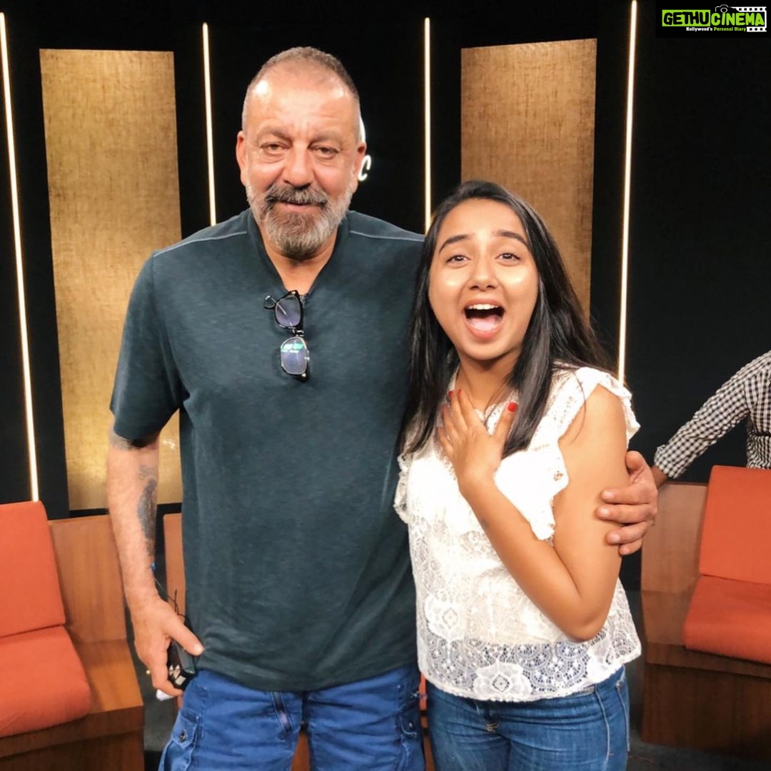 Prajakta Koli Instagram - This one is for nanu! With whom I have spent endless summer vacations watching Lage Raho Munna Bhai! What an honour this was! Thank you @filmcompanion and @anupama.chopra . @duttsanjay @arshad_warsi @balanvidya @boman_irani @youtubeindia #OffThePage #GandhigiriZindabad
