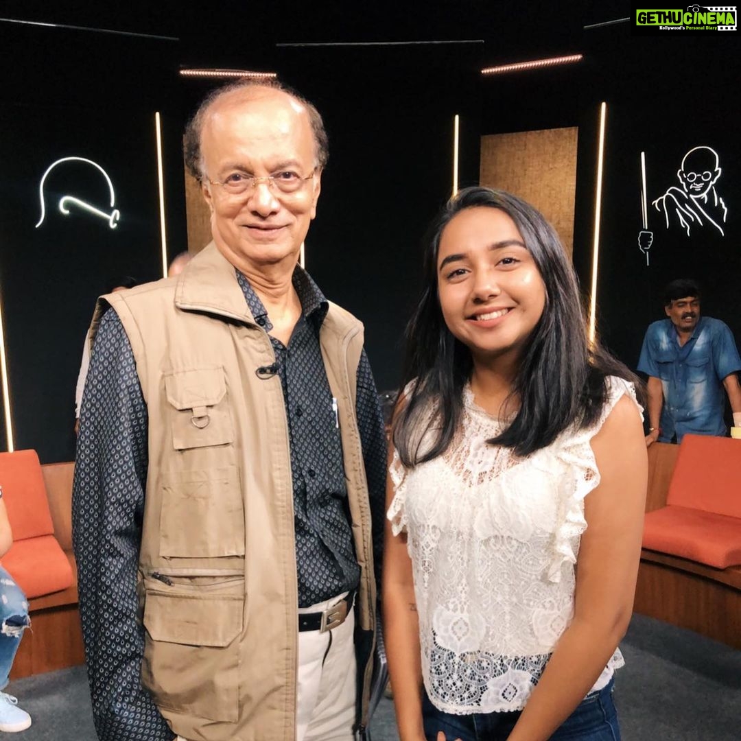 Prajakta Koli Instagram - This one is for nanu! With whom I have spent endless summer vacations watching Lage Raho Munna Bhai! What an honour this was! Thank you @filmcompanion and @anupama.chopra . @duttsanjay @arshad_warsi @balanvidya @boman_irani @youtubeindia #OffThePage #GandhigiriZindabad