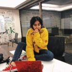 Prajakta Koli Instagram - I don’t even know why @onedigitalentertainment has chairs in their office. #TablesFTW