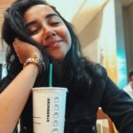 Prajakta Koli Instagram - Monday morning started with clear roads, an empty airport, wider smiles, caffeine and a book. I AM GOOD! Happy Monday, yevrybaady!🤗 #HappyPuppy