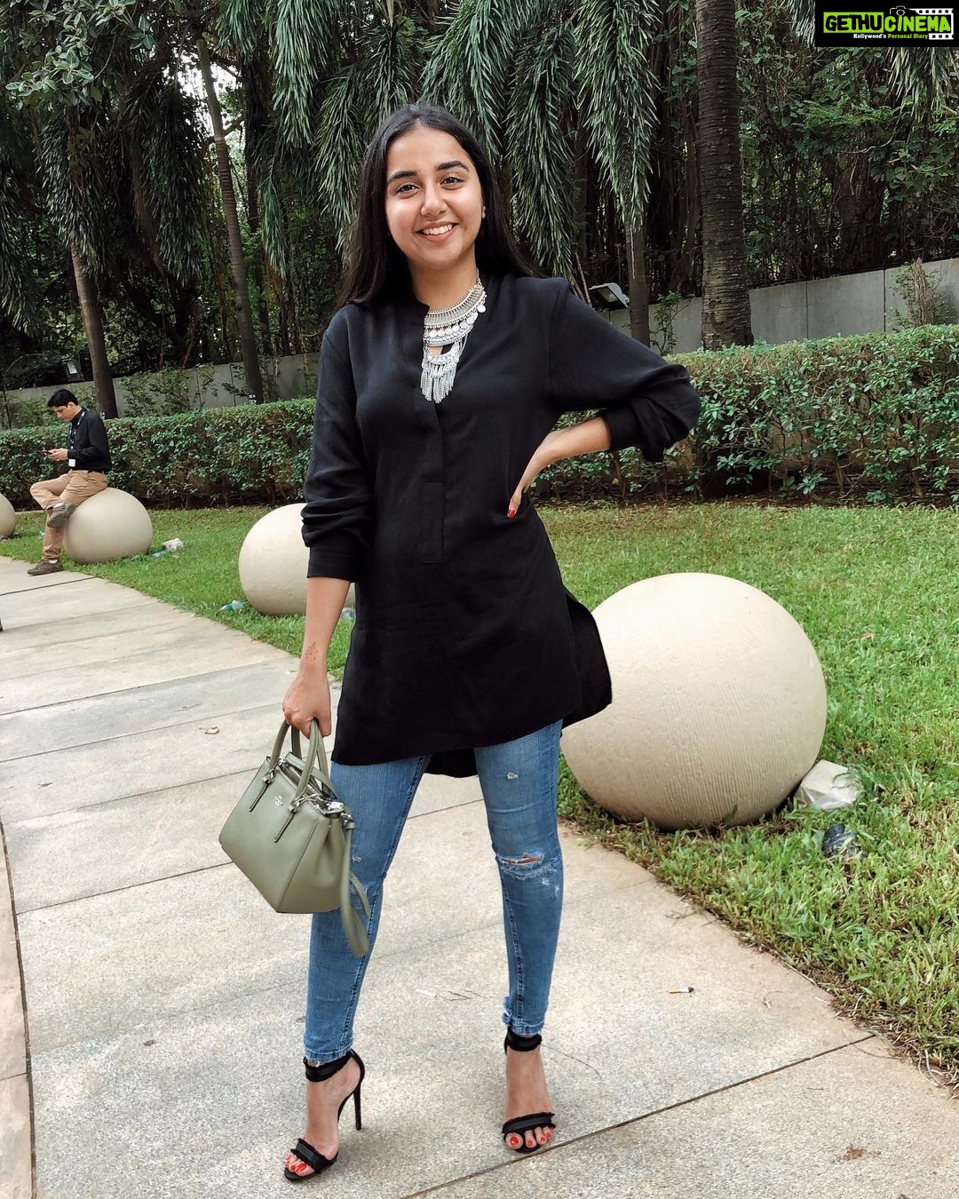 Prajakta Koli Instagram - If Circuit was a Fashion Blogger. Hi @arshad_warsi 👋 #HeeHee
