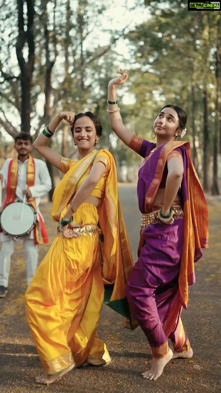 Prajakta Koli Instagram - Good morning from the duo y’all weren’t expecting together especially like this 🥰 also, मी तुझ्यावर प्रेम करतो @mostlysane (yes I googled that 🙂) 🎥: @ziaulhaque Make up : @missblenderr_ ☺️ Special thanks to @shivbramhand_ , y’all are AMAZING ♥️ Big ups to my guy @jr_rudo , you know why 🤫 . . #reels #explore #reelitfeelit #reelsinstagram #mostlysane Mumbai, Maharashtra