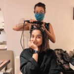 Prajakta Koli Instagram - Sitting in my favourite person’s makeup chair after weeeeeks🥳