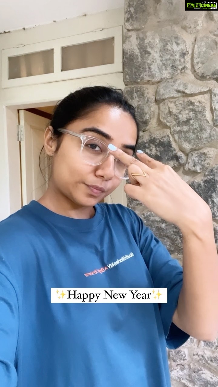 Prajakta Koli Instagram - We’re making transition reels in 2022 apparently. 🥳