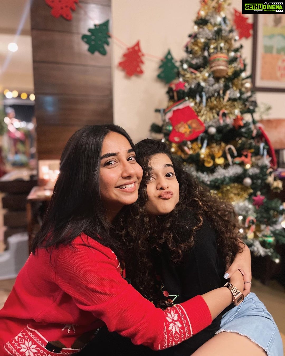 Prajakta Koli Instagram - Our Christmas Card!🎄 .. Merry Christmas!! 🤶🤶
