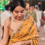 Prajakta Koli Instagram - ✨💛 .. .. Styled by @sakshi312 Saree by @drishtizahabia Jewellery by @azotiique