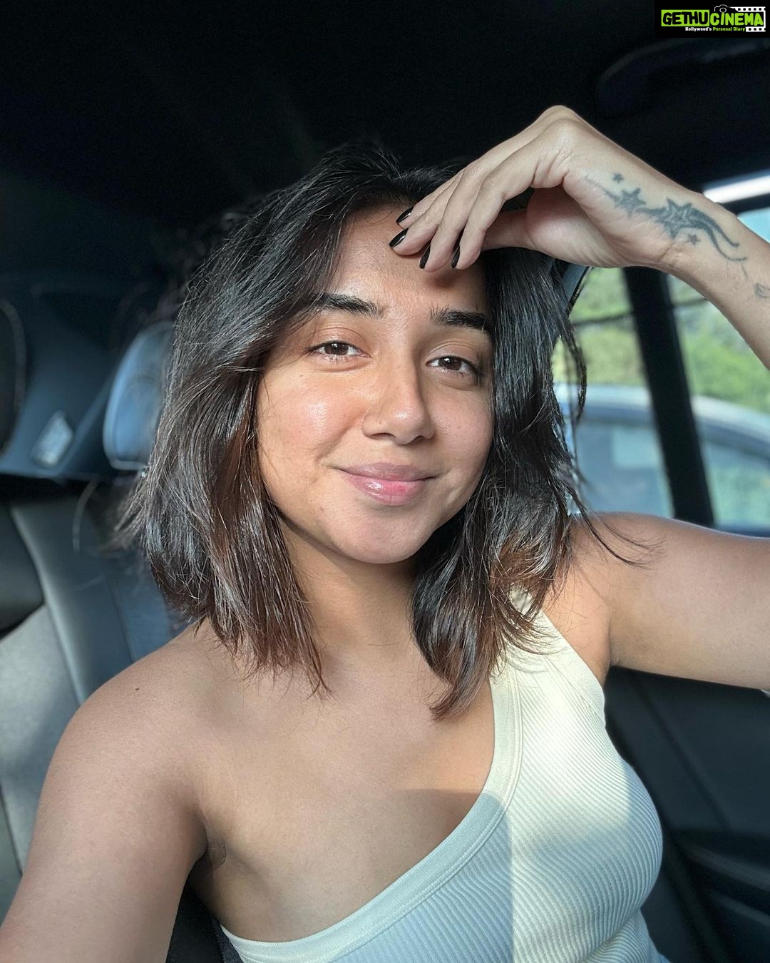 Prajakta Koli Instagram - Woke up to an unhealthy skin day. ðŸ«