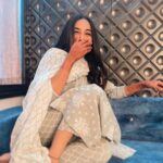 Prajakta Koli Instagram - Trust @madhuradeokute to click pictures of me right before and after I pose. Hieee. 🥰
