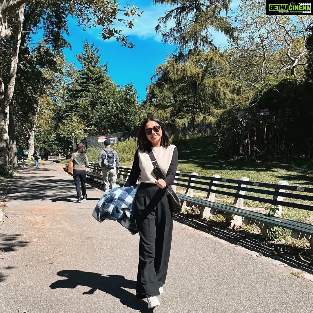 Prajakta Koli Instagram - Fun morning in NYC before I leave for home tonight. ♥️ Manhattan, New York
