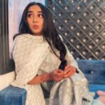 Prajakta Koli Instagram - Trust @madhuradeokute to click pictures of me right before and after I pose. Hieee. 🥰