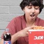 Prajakta Koli Instagram - Chicken ke liye Badtameez? Try this special cheez #KFCDoubleDownBurger #BadtameezforChicken @pepsiindia #PepsiAurBhiZyadaRefreshingHai #HarGhoontMeinSwag