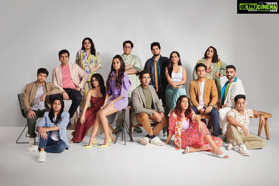 Prajakta Koli Instagram - 16 comedians. And me. Comedy Premium League is releasing on the 20th of August on @netflix_in ! 🥳 @tanmaybhat @sumukhisuresh @sumairashaikh__ @rahulsubramanic @mallikadua @uroojashfaq @therahuldua @theaadarguy @amitandon17 @rytash @maisamayhoon @prashastisingh @theskygupta @kennethseb