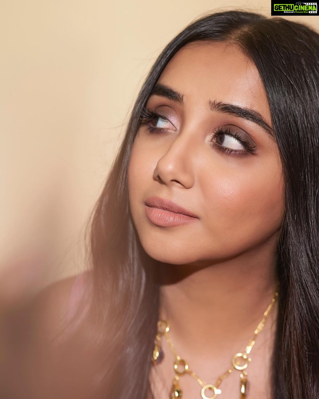 Prajakta Koli Instagram - Looking at the sun go up today because Comedy Premium League releases on @netflix_in !! 🥳 .. Makeup - @sahithya.shetty Hair - @rupali.dhumal Styling - @sakshi312 📷- @shivamguptaphotography Makeup asst. - @sujata_mandiyal 📷 asst. - @rascalwithacamera