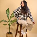 Prajakta Koli Instagram - Me looking at anyone walking into the room wearing MostlySane Merch. Hellewwwww 😍 .. 📷- @deepikasdeepclicks 💜