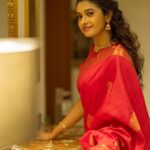 Priya Bhavani Shankar Instagram – To an amazing week ahead ❤️
Styling @niru05_raghupathy 
Saree @palam_silks 
Blouse @razak_creations
Jewellery @mspinkpantherjewel 
PC @arunprasath_photography