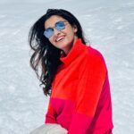 Priya Bhavani Shankar Instagram - Snow woman ⛄️ team @touronholidays suggested us to not miss this place and we were glad we didn’t 😎 cheeers guys Jungfraujoch - Top of Europe