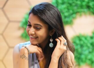 Priya Bhavani Shankar Instagram - 🙋🏻‍♀️ Styling @niru05_raghupathy Outfit @ampmfashions Jewellery @amrapalijewels @amethystchennai Footwear @birkenstockin PC @arunprasath_photography