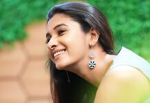 Priya Bhavani Shankar Instagram - 🙋🏻‍♀️ Styling @niru05_raghupathy Outfit @ampmfashions Jewellery @amrapalijewels @amethystchennai Footwear @birkenstockin PC @arunprasath_photography