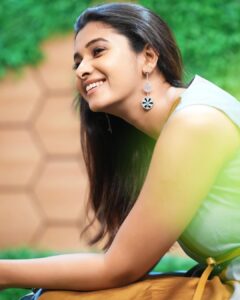 Priya Bhavani Shankar Instagram - 🙋🏻‍♀️ Styling @niru05_raghupathy Outfit @ampmfashions Jewellery @amrapalijewels @amethystchennai Footwear @birkenstockin PC @arunprasath_photography