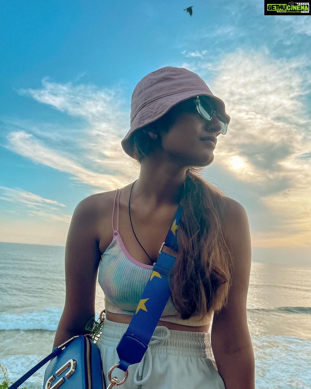 Priya Varrier Instagram - 🌊🤍✨