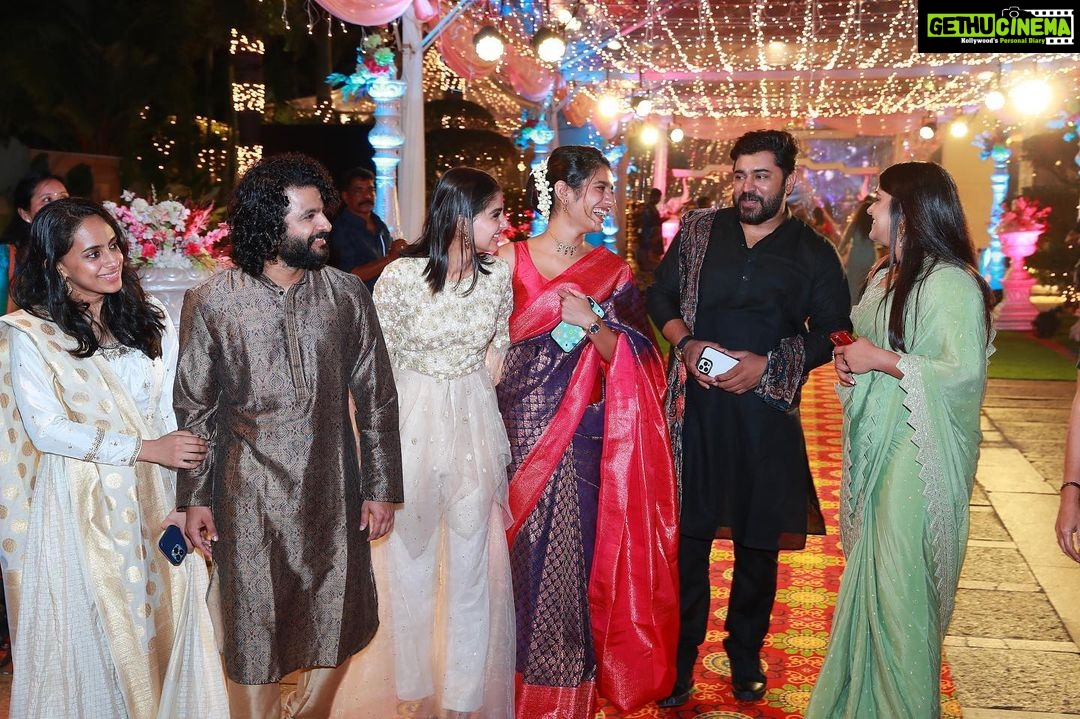 Priya Varrier Instagram - Glimpses from the auspicious Navaratri festivities with the @kalyanjewellers_official family. Had the opportunity of meeting some fine artists which added to the celebration.It was such a special night✨ Thank you for having me! @rameshkalyanaraman PS:My smile says it all☺️