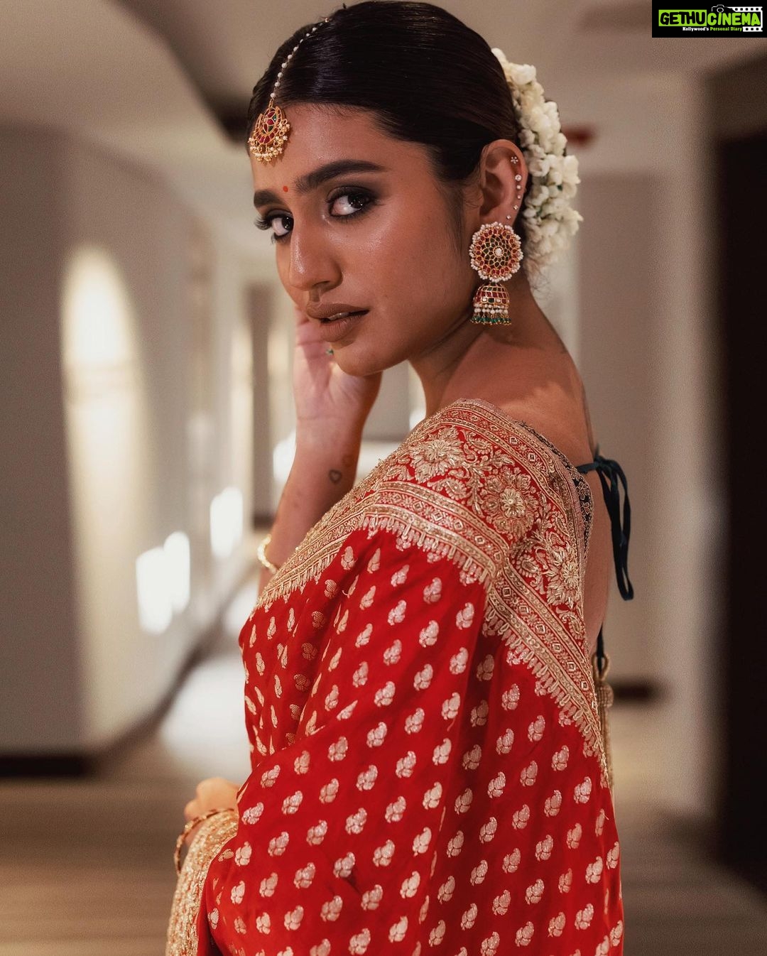 Actress Priya Varrier HD Photos and Wallpapers November 2022 - Gethu Cinema