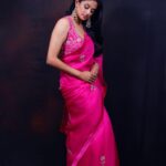 Priyamani Instagram - Think PINK!!💕💕💕💞💞💞💞 In order to be irreplaceable….one must always be different ❤️❤️ Saree : @real_weaverstory x @sonyashaikh Jewellery : @20am_design PR: @vblitzcommunications Styling : @mehekshetty ❤️❤️ MUH : @pradeep_makeup @shobhahawale 📸 : @rainbow_photography_official @v_capturesphotography ❤️ Personal assistant: @prasad_idiot #filmfaresouth2022 #thinkpink🎀 #lovesarees