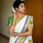 Priyamani Instagram - എല്ലാവർക്കും എന്റെ ഹൃദയം നിറഞ്ഞ ഓണാശംസകൾ Thank you @kaumudiofficial for the wonderful jewellery!! Thank you @v_capturesphotography ❤️