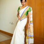 Priyamani Instagram - എല്ലാവർക്കും എന്റെ ഹൃദയം നിറഞ്ഞ ഓണാശംസകൾ Thank you @kaumudiofficial for the wonderful jewellery!! Thank you @v_capturesphotography ❤️