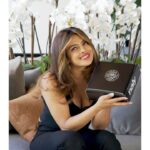 Priyanka Chopra Instagram - 📦 🇺🇸 ✈️🔜🇮🇳 From me to you with all my love… @mynykaa @anomalyhaircare