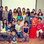 Priyanka Deshpande Instagram - Cancer is just a chapter in our lives and not the whole story. Spent an evening with these lovely children who recovered from cancer. Yes! Cancer in children is curable. A big hug from me to all the kids who are fighting cancer. Thank you @rayoflightfoundation_ngo 🙏🏻 ❤️ Dr Priya and Dr Ilan for inviting me to meet these lovely kutties. Adi kadi nanga fun panna porome❤️❤️ . . . #children #wecanfightthis #cancerinchildreniscurable #cancerinchildrenawareness #rayoflightindia