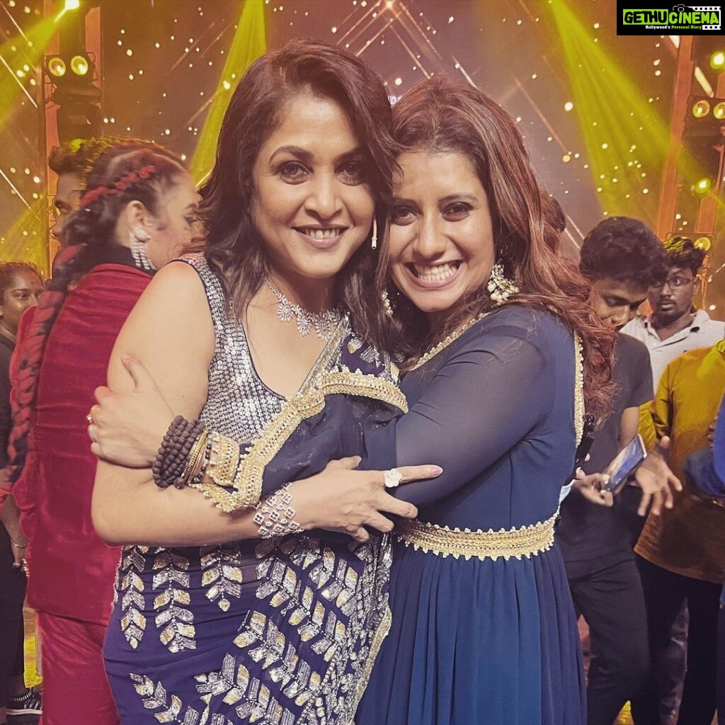 Priyanka Deshpande Instagram - Finish ho gayaaa makkale! Loved every bit of hosting BBJ2. Whataaaaa journeyy man!🥳 The bestest moment of this season for me was the celebration of my 10 years on @vijaytelevision. Thank you makkalee ❤🥹 Respect and huge thanks to the The pilllars of BBJ2 @meramyakrishnan you are our Lady Super Star ❤ the bestest judge, beautiful in and out with only positive vibes. Will miss you the most mam❤❤❤ @dancersatz Anbu jeikum Satz! So happy that we managed to become good friends in this show finally! After so much of drama, A friend for life time Ipo. 🤍🤍🤍 @joshua_preetham - Director of BBJ2! Tambi, Ivlo patience ula director Na pathadhu ila pa. Wishing you the best in all your projects chellamee. Finally got to be your anchor for one full season. ❤ Thank you to the entire team of Box office studio ❤@djblackchennai Ni ilama endha show um ila Vijay Tv la..😙Thank you Jaggan Sir, Vivek anna, Naveen anna, @duraiadams Tambi and team❤ love you guys❤ @vishnukanth_gk will torture you for more pics for the rest of my life. ❤❤ you are amazing chellamee❤ Krishna anna and Dineshaa Thank you for looking after me.❤❤ @suresh.menon - My stylist, my designer, my therapist. You made the beautiful look more beautiful Suraaa the whole season🤪❤I love you ❤ Special mention to all the editors, technicians, makeup artists, hairstylists, pre and post production team and the full crew❤❤Let’s all grow together 🤗 This show will be very close to my heart. After BB5 working with my friends was an incredible journey. Gopals oda first show together, best friends as contestants. It was just like a family get together every week. Never got a chance to miss them.. Ipo will miss them and will torture them in different ways. All you guys made BBJ2 a very very special one for me. Another one ticked on my bucket list. Love you all. Untill we work together “Nanga Elam one aanom, BBJ2 la friend aanom” ❤🥹 see you all soon🤍