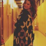 Priyanka Deshpande Instagram - 💙 . . #mondayvibes #happyweek #favouritepose #uhappyihappy