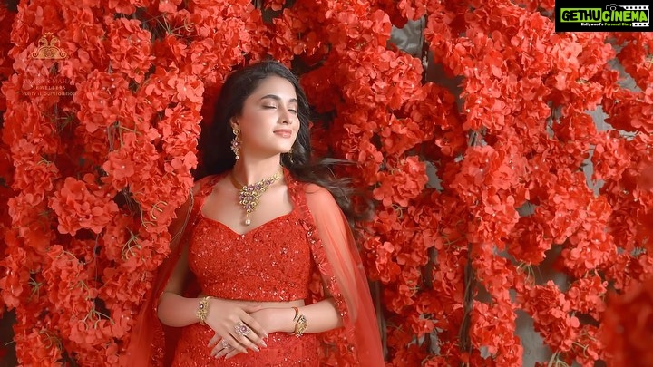Priyanka Mohan Instagram - The Jewellery of your Dreams! AVR Swarna Mahal Jewellers stands for authenticity, purity, craftsmanship and constant innovation in design. A jewellery brand which has a legacy of 95 years. A one-time shopping place for any kind of jewellery or ornaments. Discover the latest collection. Check them out at your nearest store. @avrswarnamahaljewellers Shop at www.avrswarnamahal.com #purityisourtradition #avrswarnamahal #legacybrand #jewellery #ornaments #priyankamohan