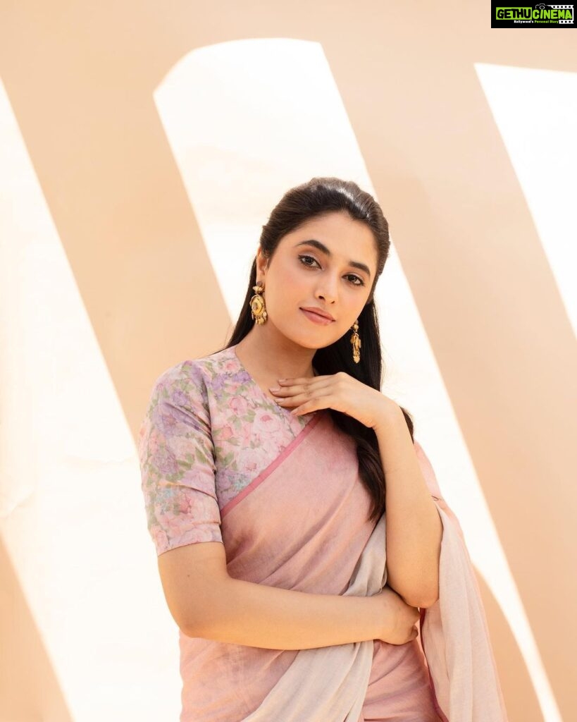 Priyanka Mohan Instagram - Sunlit ☀️ Styled by @shruthimanjari Wearing @anavila_m Jewellery @amrapalijewels Makeup @kalwon_beauty hair @marella_makeupstudio 📸 @kiransaphotography