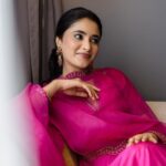 Priyanka Mohan Instagram - 🦩 Styled by @shruthimanjari Outfit @nisharahmed_ Jewellery @jaipurgems 📸 @nirveshmadhav M&H @snehamnj @hair_by_naemat