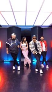 Punit Pathak Instagram - Ayi Tu Pariyon ke Jahan se 🧚🦄🌸
.
It was fun dancing with these down to earth, amazing soulz
@badboyshah @punitjpathakofficial @soniarathee 
Much love and respect❤️ 

Song :- Chamkeela chehra
Artist :- @badboyshah
DC :- @punitjpathakofficial 
.
Shot n edited by :- @adityabhansali_ 
.
#chamkeelachehra #badshah #badboyshah #punitpathak #soniarathee #dancechallenge #trending #kartikraja #fundance #danceforfun