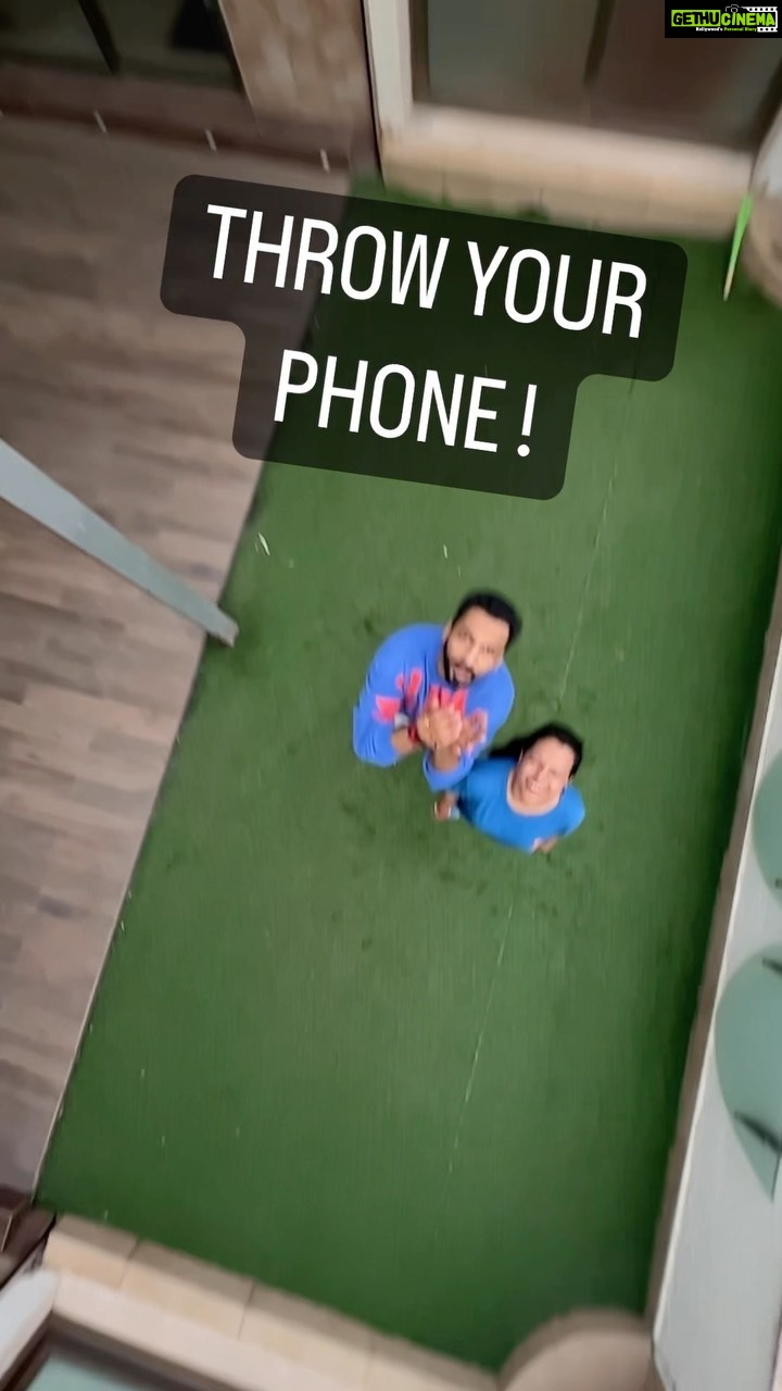 Punit Pathak Instagram - We Loved it! You try, you’ll love it too ! #throwyourphone #phonethrowchallenge . @nidhimoonysingh . #trending #song #trendingreels #husband #wife #fun #love #couple #psenitak