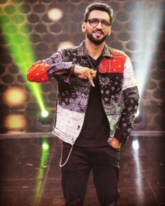 Punit Pathak Instagram - Signing off in style !!
.
Outfit - @iamkenferns 
Hair - @hairby_shera 
Make up - @deven_85 
.
#danceplus6 #disneyplushotstar #ott #comingsoon #dance #show