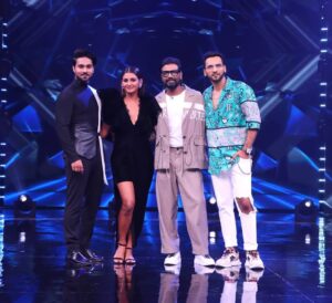 Punit Pathak Instagram - FAMILY! 
We are BACK!
DANCE PLUS 6!
@remodsouza @mohanshakti @salmanyusuffkhan @raghavjuyal @disneyplushotstar 
.
.
#family #danceplus6 #new #show #we #are #back