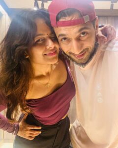 Punit Pathak Instagram - Dost, buddy, yaar, bro ! BEST FRIEND !! @nidhimoonysingh 
.
.
#couple #friends #husband #wife #psenitak