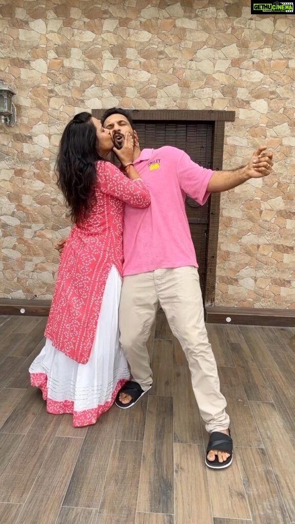 Punit Pathak Instagram - Naach baby with your baby ! Share your naach baby video with #naachbabynaachchallenge . . @nidhimoonysingh . . #naachbaby #trending #song #musicvideo #director #choreographer #psenitak #husband #wife #dance #reels #couple