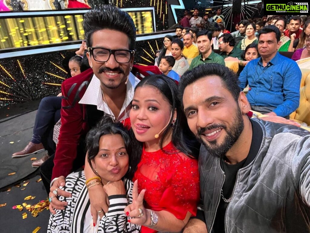 Punit Pathak Instagram - Superstar singer finale with the superstars ! ❤️❤️❤️ . . @nidhimoonysingh @bharti.laughterqueen @haarshlimbachiyaa30 . . #friends #fun