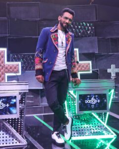 Punit Pathak Instagram - Team Punit always backing me ! Gratitude !! 
.
Styled by @iamkenferns 
Hair by @hairby_shera 
Makeup by @deven_85
.
#teampunit #gratitude #danceplus6 #show